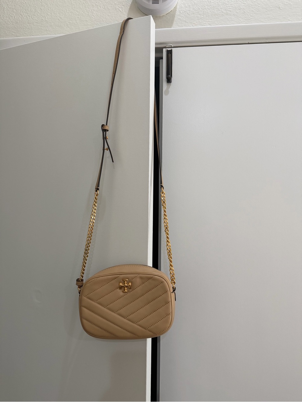 Authentic Tory Burch tan quilted crossbody camera bag with gold